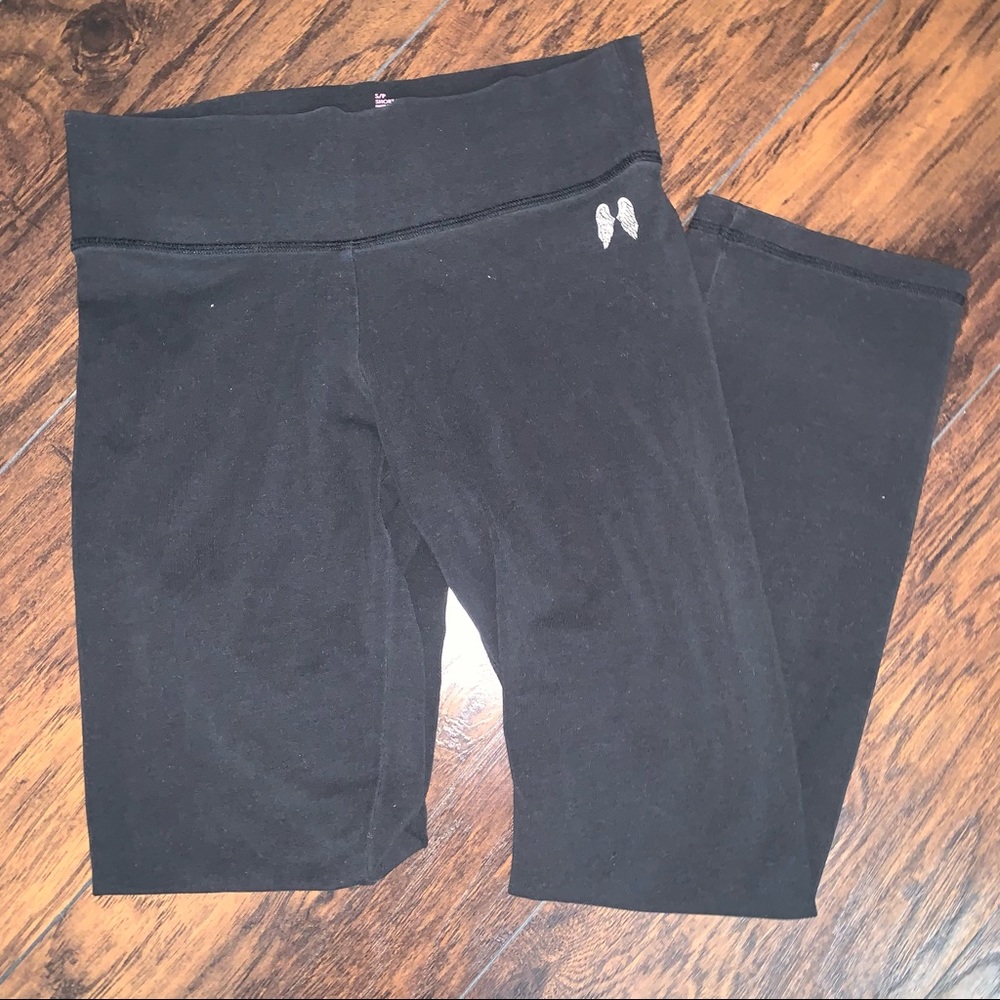 VICTORIA SECRET STRAIGHT YOGA PANTS IN BLACK